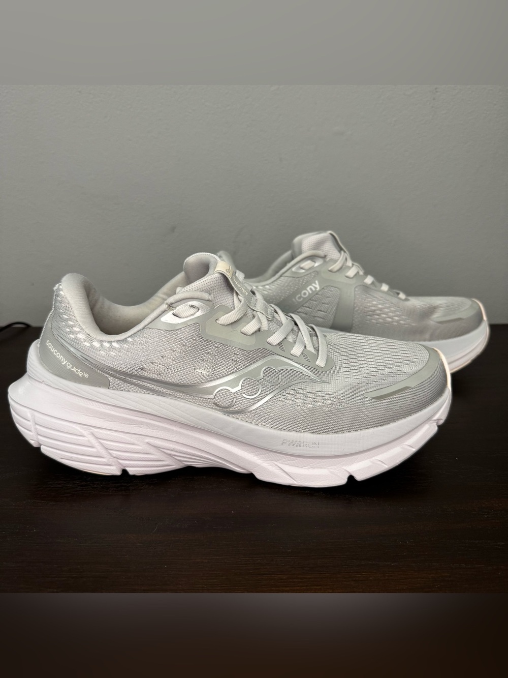 Saucony Guide 18 Silver Grey Platinum Mesh Stability Running Shoes Women Size 10